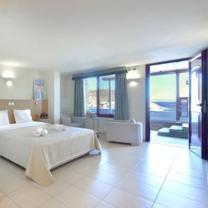 Deluxe Triple Room with Sea View