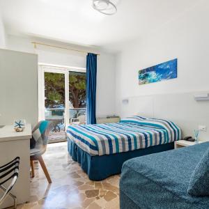 Triple Room with Sea View