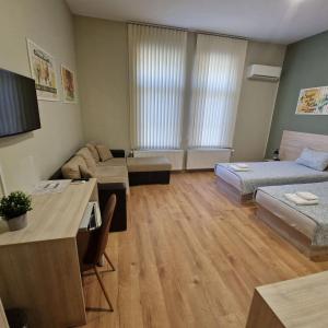 Deluxe Double Room (2 Adults + 1 Child)