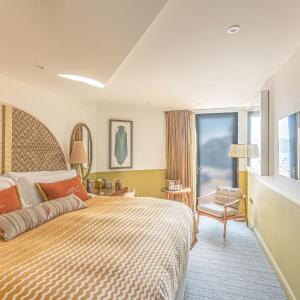 Double Room with Partial Sea View