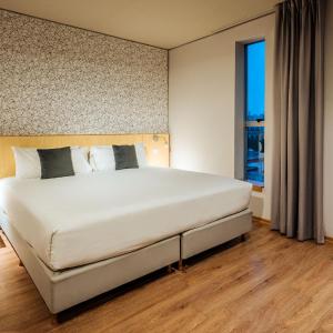 Junior King Room