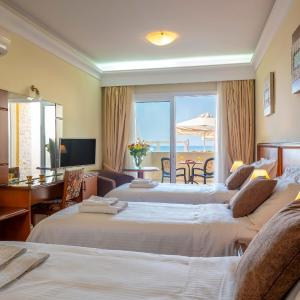 Triple Room with Pool View