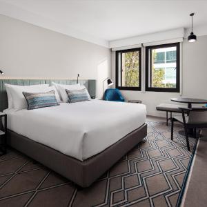 Heritage King Room with Street View