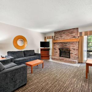 One-Bedroom King Suite with Sofa Bed