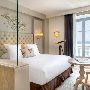Deluxe King Room with Sea View