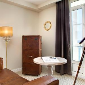 Deluxe Suite with Sea View