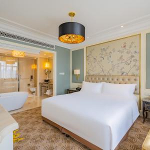 Executive Suite - Non-Smoking