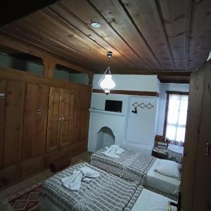 Twin Room with Private Bathroom