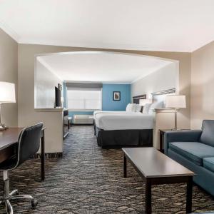 Deluxe Queen Room with Two Queen Beds - Non-Smoking