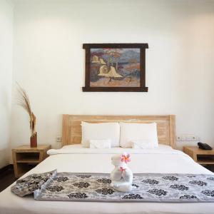 Superior Classic Room with Pool and Garden View