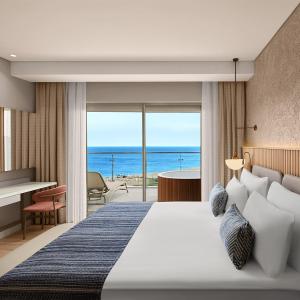 Penthouse with Jacuzzi on Terrace (Mixed Section)
