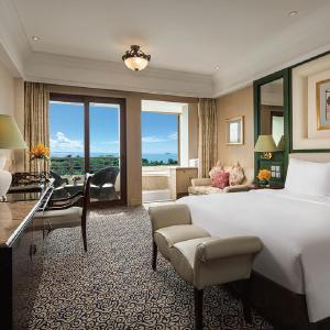 Deluxe Sea View King-size Bed Room