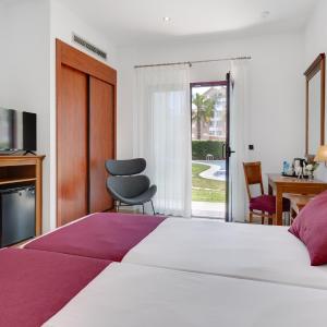 Double or Twin Room with Garden Access