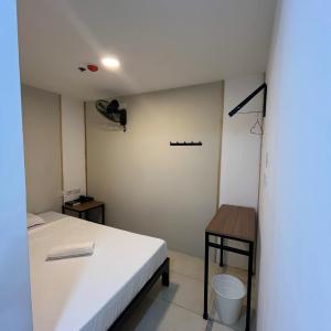 Single Room with Shared Bathroom