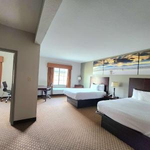 One-Bedroom Queen Suite with Kitchenette - Non-Smoking