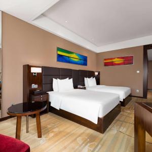 Deluxe Double Room with Two Single Beds - Non-Smoking