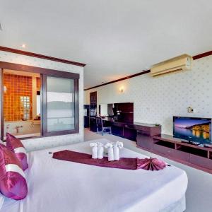 Superior Sea View Suite with Balcony
