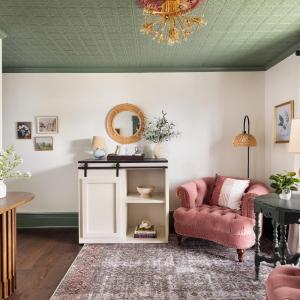 Deluxe Queen Suite