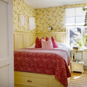Small Double Room - 55 in bed