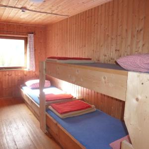 Triple Room with Shared Bathroom (Pets Allowed)