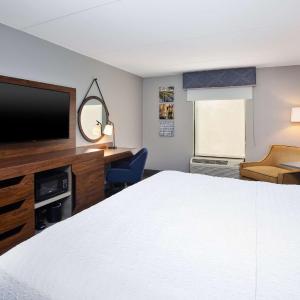 King Room with King Bed - Non-Smoking