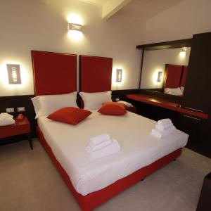 King Suite with Sofa Bed