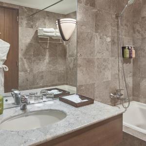 Queen Suite with Jetted Bath