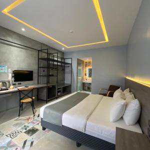 King Room with Pool View