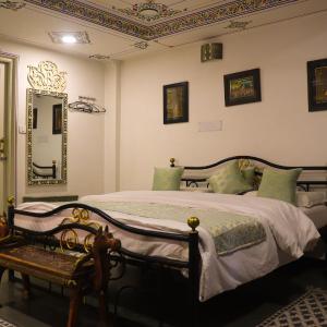 Deluxe Double Room with Street View