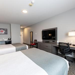 Queen Room with Two Queen Beds with Interior Access