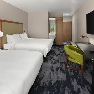 Room with Two King Beds and Bathtub - Mobility Access