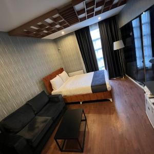 Studio with Spa Bath