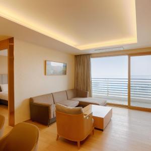 Silver Suite (With Kitchenette, Ocean View)