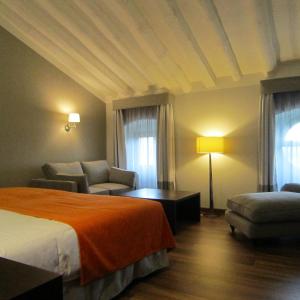 Junior Suite with Spa Access (2 Adults + 2 Children)