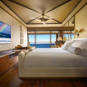 Ocean Front Studio Suite king bed