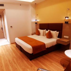 Deluxe King Room - Non-Smoking