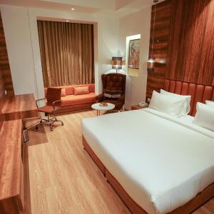 Executive King Suite with Living Room - Non-Smoking