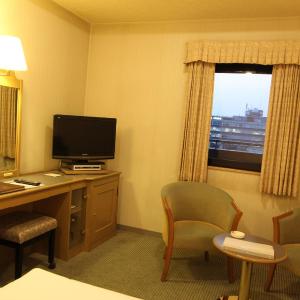 Twin Room with City View - Non-Smoking