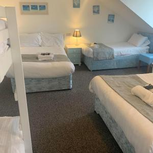 Silver Family of 7 overlooking Seafront (including Bunks)