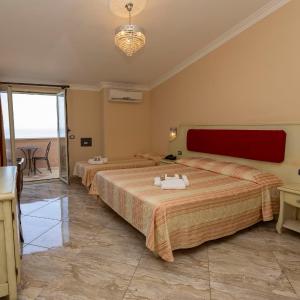 Deluxe Triple Room with Sea View