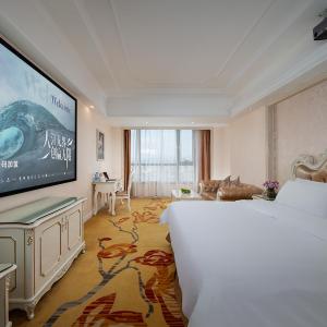 King Room with Audio