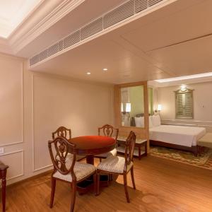 One-Bedroom Suite - Valley View