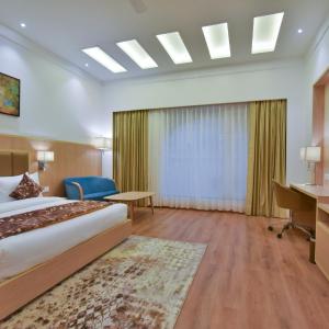 Deluxe King Room - Non-Smoking