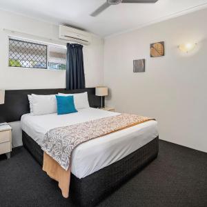 One-Bedroom Apartment with Bay View