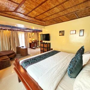 Coral Garden King Suite