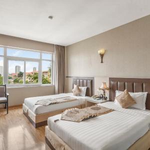 Superior Twin Room with City View