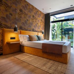 Deluxe Double Room with Garden Access
