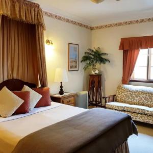 Queen Room with Spa Bath