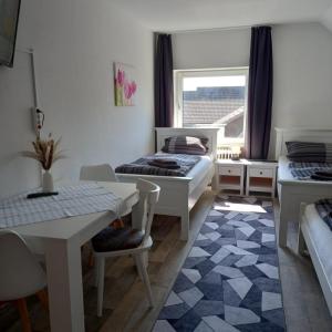 Triple Room with 3 single beds