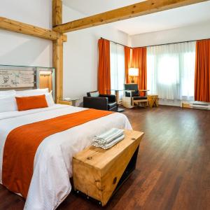 Deluxe Queen Room